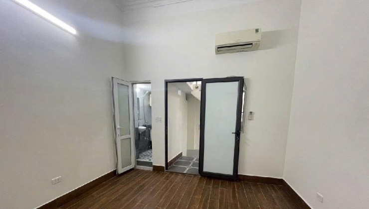 Cho thuê nhà ở nhóm 6 người nguyên căn Tam Khương - Đống Đa DT  25m2 - 3 tầng - 2 ngủ - Giá 12 Triệu (CTL)